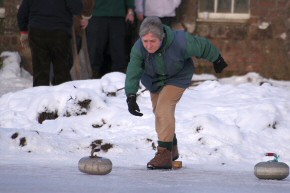 Picture of curling on Drumore Pond, 10 January 2010, 22KB